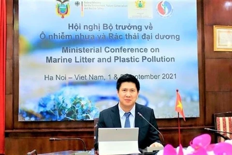 Le Vietnam copréside une conférence sur la pollution plastique et les déchets marins à Genève