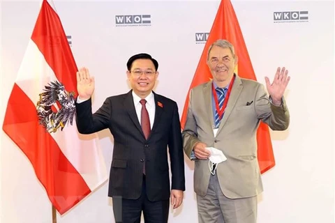 Le président de l’AN assiste à un forum d’entreprises Vietnam-Autriche