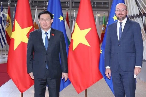 La présidente de l'AN Vuong Dinh Hue rencontre le président du Conseil européen