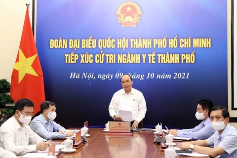 Le président Nguyên Xuân Phuc rencontre l’électorat du secteur sanitaire de Hô Chi Minh-Ville