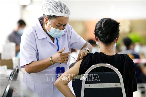 Asie du Sud-Est : des pays accélèrent la vaccination pour faire face au coronavirus