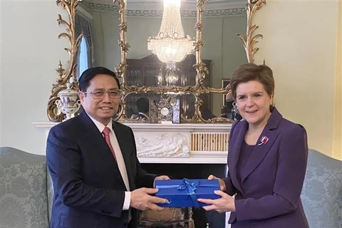 Le PM Pham Minh Chinh rencontre la PM écossaisse Nicola Sturgeon