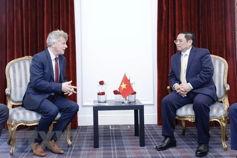 La coopération des Partis contribue de manière significative aux relations Vietnam-France