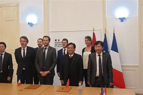 Le Vietnam renforce la coopération dans le domaine de la pêche avec la France