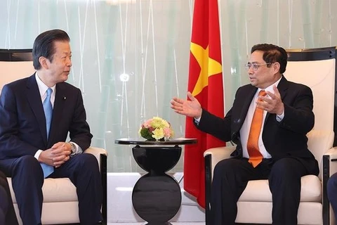 Le PM Pham Minh Chinh reçoit des dirigeants de Partis japonais