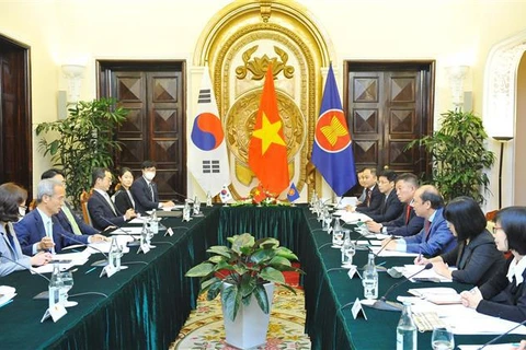 Le Vietnam et la République de Corée se consultent sur les liens avec l’ASEAN