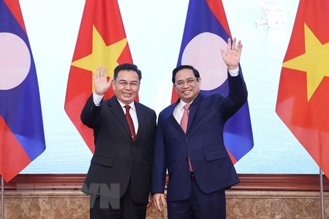 Entrevue entre le PM Pham Minh Chinh et le président de l'AN lao Saysomphone Phomvihane