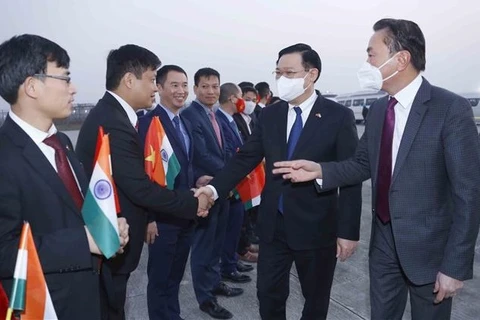 Le président de l’AN Vuong Dinh Hue termine sa visite officielle en R. de Corée et en Inde