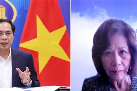 Le ministre vietnamien des AE reçoit l'envoyée spéciale du secrétaire général de l'ONU pour le Myanmar