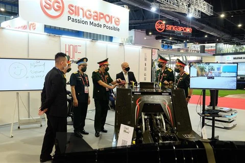 Une délégation vietnamienne rencontre l'organisateur du Singapore Airshow 