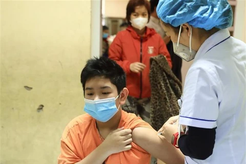COVID-19: Colloque sur la vaccination des enfants à Hanoï