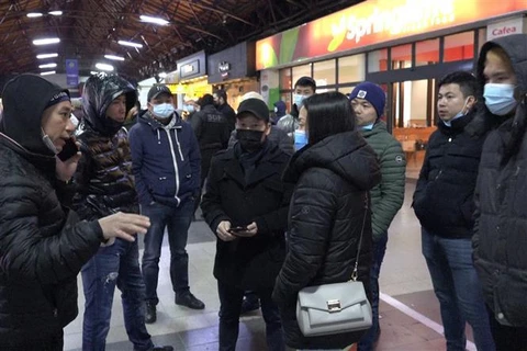 Des centaines de Vietnamiens d'Ukraine sont arrivés sains et saufs en Roumanie
