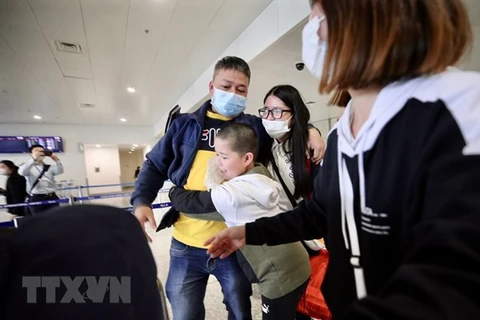 Environ 270 citoyens vietnamiens devraient rentrer chez eux depuis la Pologne le 10 mars