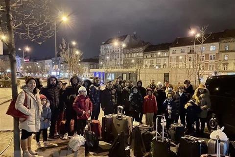 L’ambassade en Hongrie s’efforce d’aider les Vietnamiens évacués d’Ukraine