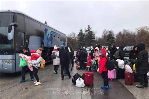 L'ambassade en République tchèque soutient les Vietnamiens évacués de l'Ukraine