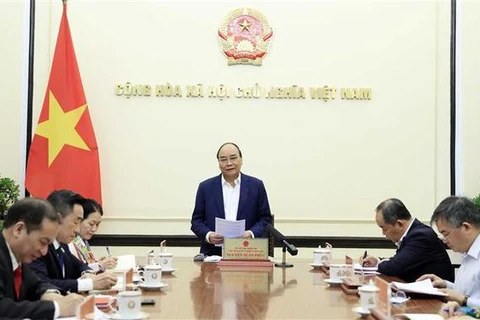 Le président travaille avec le Comité central de la Croix-Rouge vietnamienne