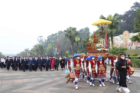 Le président Nguyen Xuan Phuc rend hommage aux rois fondateurs Hung à Viêt Tri