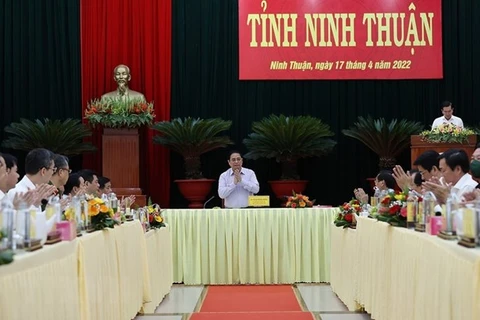 Le Premier ministre travaille avec les autorités de Ninh Thuan