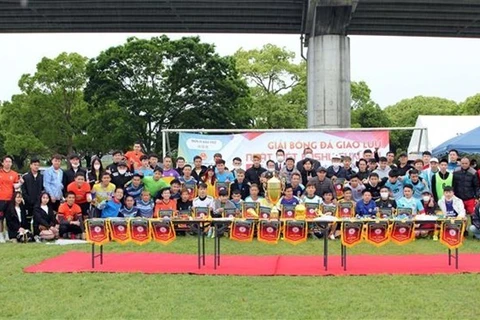 Un tournoi de football amical relie les Vietnamiens et les Japonais