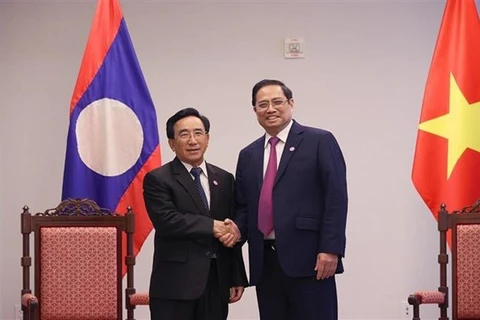 Le PM Pham Minh Chinh rencontre son homologue lao aux États-Unis