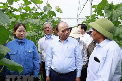 Le président Nguyen Xuan Phuc rend visite à des personnes âgées à Hai Duong