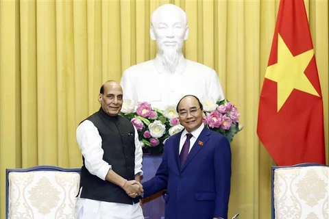 Le président Nguyên Xuân Phuc reçoit le ministre indien de la Défense Rajnath Singh