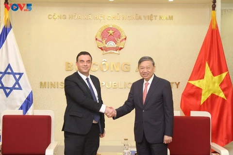 Le ministre de la Sécurité publique rencontre l'ambassadeur d’Israël au Vietnam