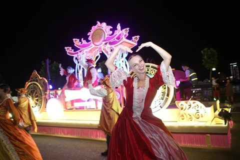 Le carnaval de rue Sun Fest lance un été animé dans la ville de Da Nang