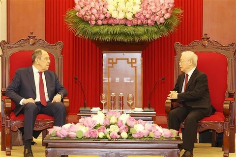 Le leader du PCV Nguyên Phu Trong reçoit le ministre russe des AE