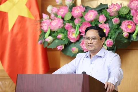 Le PM Pham Minh Chinh préside un débat sur la gestion macroéconomique