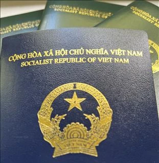 Le Royaume-Uni reconnaît le nouveau modèle de passeport du Vietnam