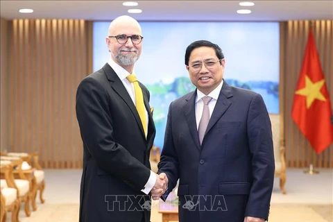 Le Premier ministre Pham Minh Chinh reçoit l’ambassadeur canadien au Vietnam