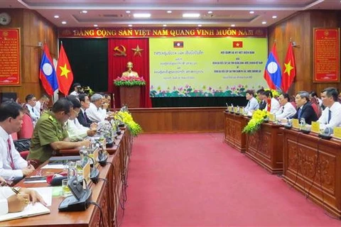 Quang Binh et Champassak coopèrent dans plusieurs domaines
