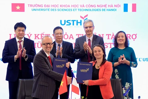 Mobilités internationales : Convention entre l'USTH et l'ambassade de France au Vietnam 