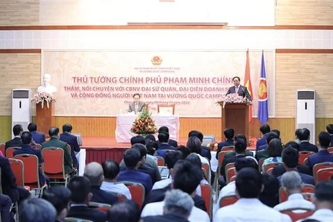 Le PM Pham Minh Chinh rencontre des expatriés vietnamiens au Cambodge