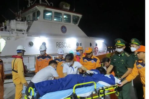 Sauvetage de deux marins philippins