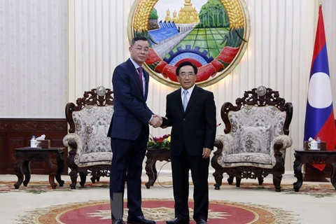 L’auditeur général d’État rend des visites de courtoisie à des dirigeants lao