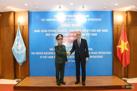 Le secrétaire général adjoint de l’ONU visite le Département de maintien de la paix du Vietnam