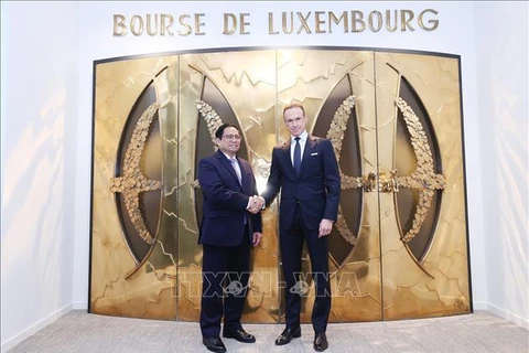  Le Premier ministre Pham Minh Chinh visite la Bourse de Luxembourg