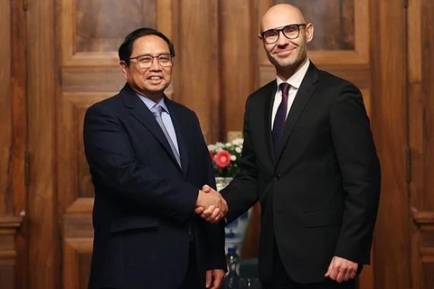 Le Premier ministre vietnamien rencontre le secrétaire général de la CPA de La Haye