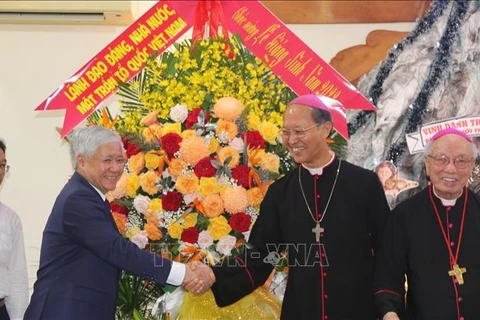 Le président du Front de la Patrie présente ses voeux au diocèse de Xuân Lôc