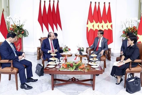 Le président Nguyên Xuân Phuc s’entretient avec le président Joko Widodo