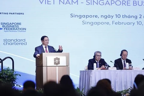 Le PM Pham Minh Chinh participe au Forum d'affaires Vietnam-Singapour