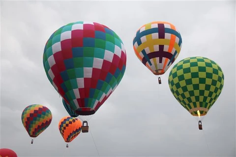 Le festival de montgolfières attire de nombreux touristes à Binh Thuân
