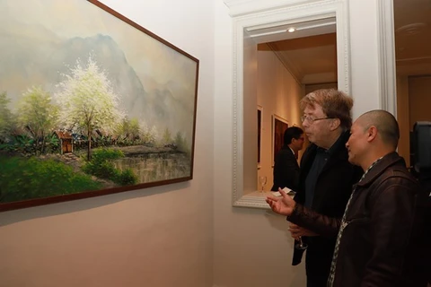 Exposition de peintures « Des couleurs de la Patrie » au Royaume Uni 