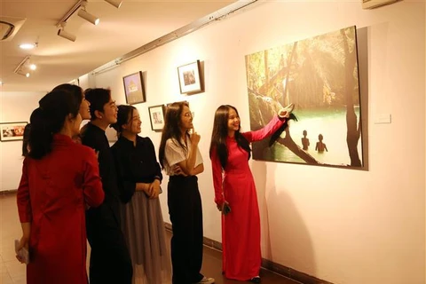 À Dà Nang, une exposition de photos raconte la vie au fil du Mékong