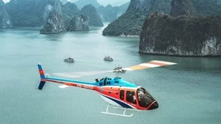 Sauvetage des victimes d'un accident d'hélicoptère dans la baie d'Ha Long