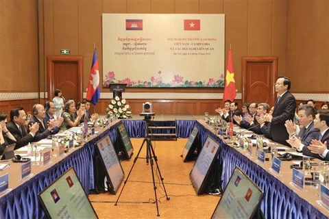 Le Vietnam et le Cambodge intensifient leur coopération dans le travail 