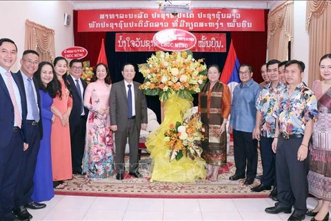 Des autorités de Hô Chi Minh-Ville félicitent le Laos à l'occasion de la fête Bunpimay
