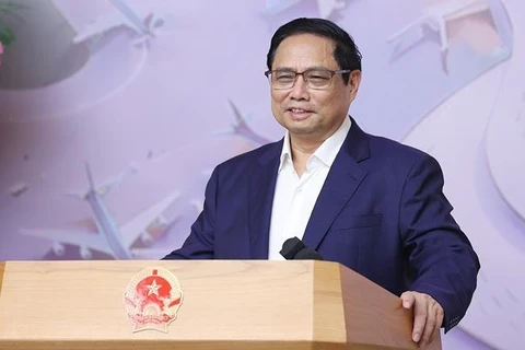 Le PM Pham Minh Chinh fixe le calendrier d’une série de projets de transport clés